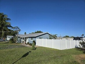 903 NW 6th Ave in Boynton Beach, FL - Building Photo - Building Photo