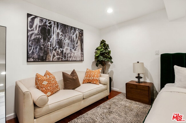 917 N Curson Ave in West Hollywood, CA - Building Photo - Building Photo