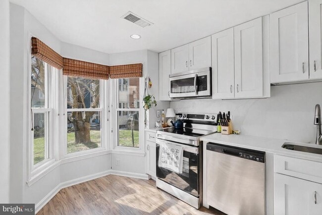 2120 Whisperwood Glen Ln in Reston, VA - Building Photo - Building Photo