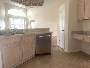 8928 Southbay Dr in Tampa, FL - Building Photo - Building Photo