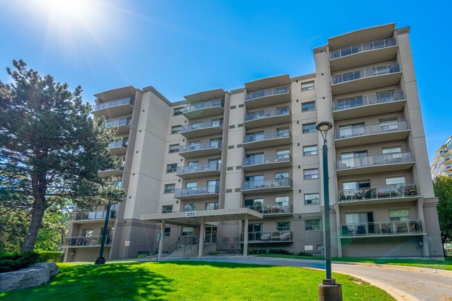 Pier 100 Apartments in Sarnia, ON - Foto de edificio - Building Photo