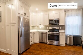 Room in Shared 4 bed/1.5 bath home, Unit D in Somerville, MA - Building Photo - Building Photo