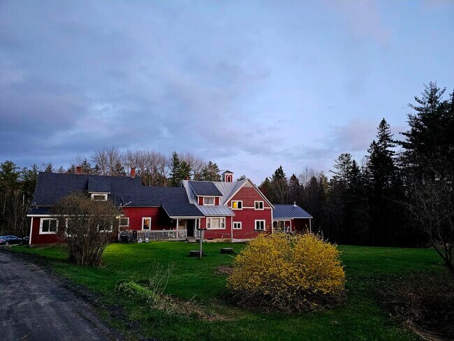 37 Lords Rd in Orange, VT - Building Photo - Building Photo