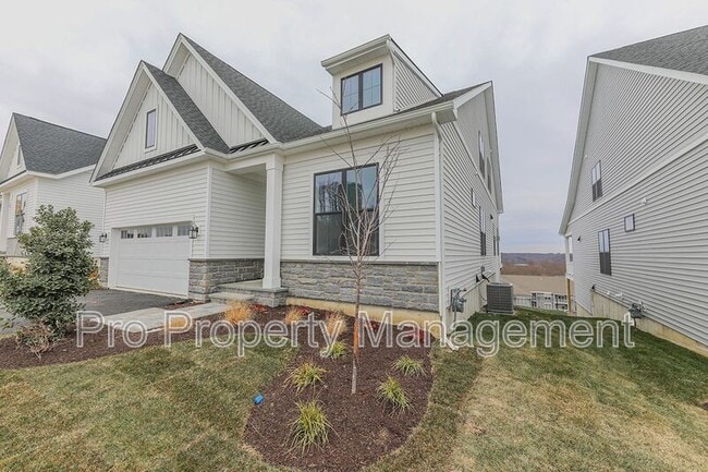 35 Lookout Rdg in Danbury, CT - Foto de edificio - Building Photo