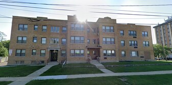 1404 E State St in Rockford, IL - Building Photo