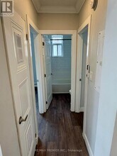 112 St Joseph's Dr in Hamilton, ON - Building Photo - Building Photo