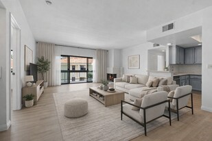 8180 Manitoba St, Unit 0 in Playa Del Rey, CA - Building Photo