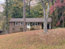 300 Burroughs St in Charlotte, NC - Building Photo