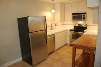 5516 Armitos in Goleta, CA - Building Photo - Building Photo