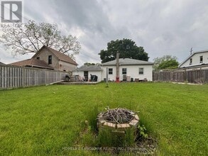 17 Davidson St in Cambridge, ON - Building Photo - Building Photo