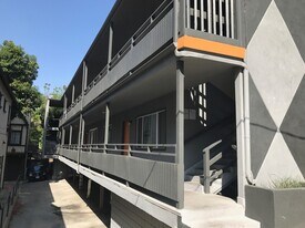 2429 Cheremoya Ave, Unit 06 in Los Angeles, CA - Building Photo