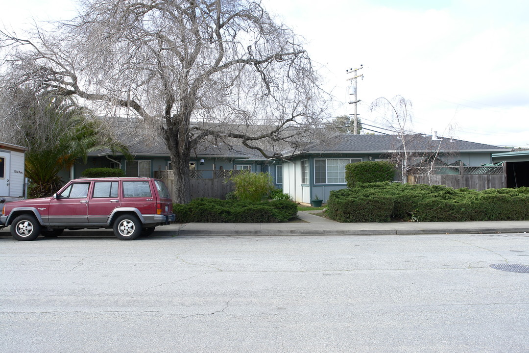 1570-1580 Lago St in San Mateo, CA - Building Photo