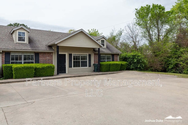 property at 1174 W Hendrix St