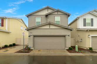 Canyon at Mitchell Village in Citrus Heights, CA - Building Photo - Building Photo