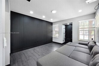 1010 Belmont Pl in Boynton Beach, FL - Foto de edificio - Building Photo