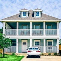 205 Grove in College Station, TX - Building Photo
