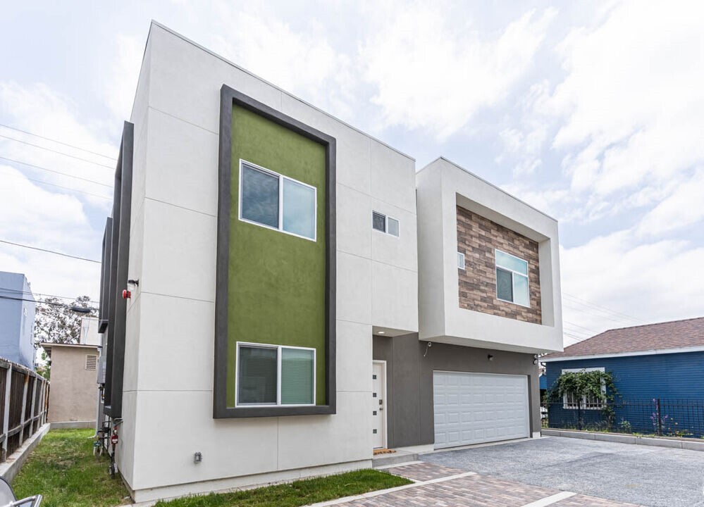 868 N Edgemont St in Los Angeles, CA - Building Photo