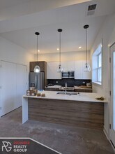 2121 W Belmont Ave, Unit 2R in Chicago, IL - Foto de edificio - Building Photo