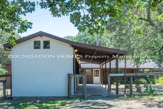 561 Wilson Ave in Novato, CA - Building Photo - Building Photo