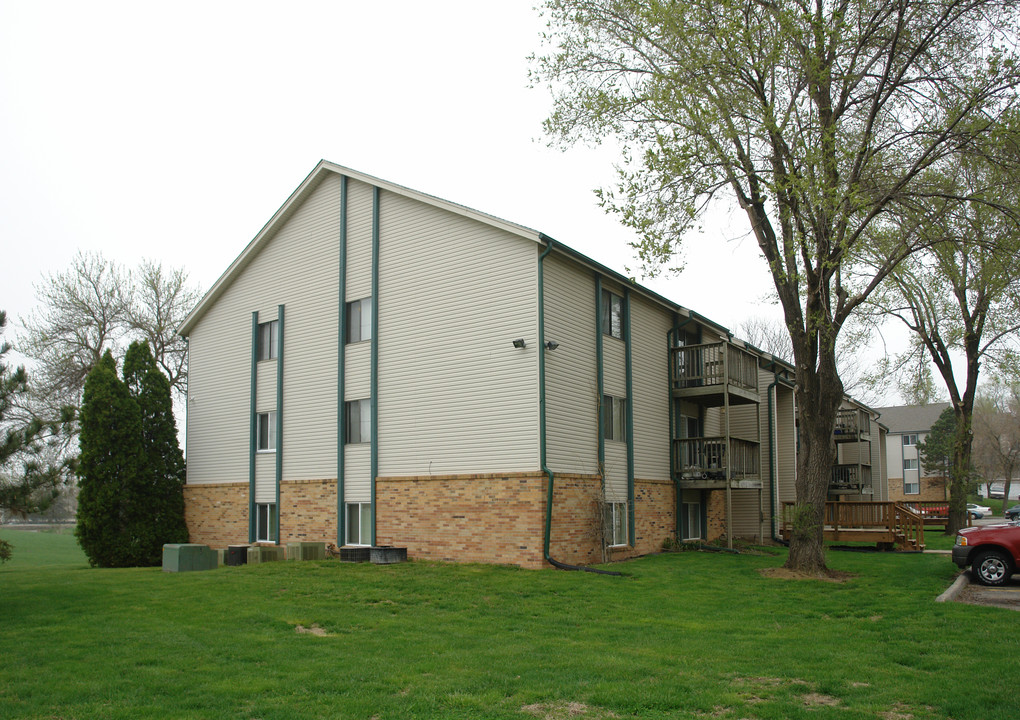 Country Estates in Bellevue, NE - Building Photo