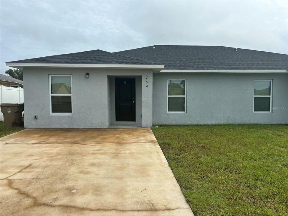 754 Leonardo Ct in Kissimmee, FL - Building Photo