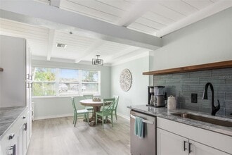 120 Magnolia Ave in Englewood, FL - Building Photo - Building Photo
