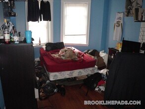 1905 Beacon St, Unit 3F in Brookline, MA - Building Photo - Building Photo