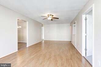 1114 Huntmaster Terrace NE, Unit 202 in Leesburg, VA - Building Photo - Building Photo