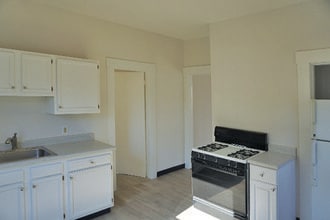 23 Maple St, Unit 25-1R in Waltham, MA - Foto de edificio - Building Photo