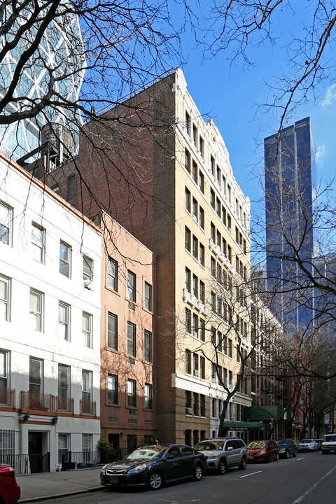 321 W 55th St in New York, NY - Foto de edificio