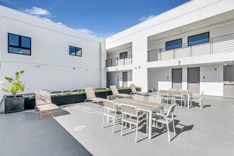 Coronado Residences in Los Angeles, CA - Building Photo - Building Photo