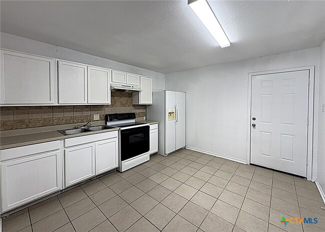 property at 1910 Cedarhill Dr