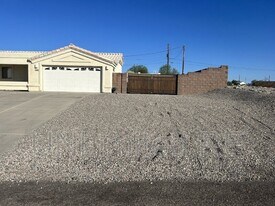 2290 Interlake Dr in Lake Havasu City, AZ - Building Photo