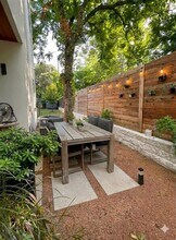 409 Clover Ct in Austin, TX - Building Photo - Building Photo
