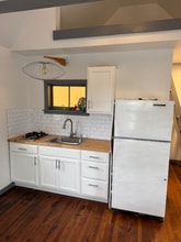 16401 Hwy 99 in Lynnwood, WA - Foto de edificio - Building Photo