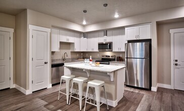 Coyote Creek in Washington, UT - Building Photo - Building Photo