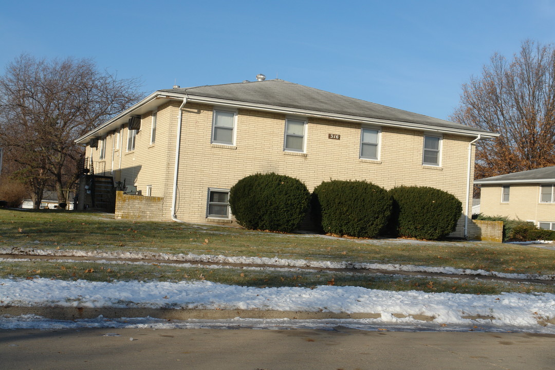 316 NW College Ave in Ankeny, IA - Foto de edificio