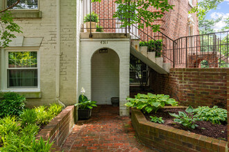 Ward Circle Condominiums in Washington, DC - Building Photo - Building Photo