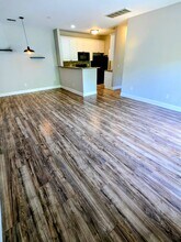 8211 Lenox Creekside Dr in Nashville, TN - Building Photo - Building Photo