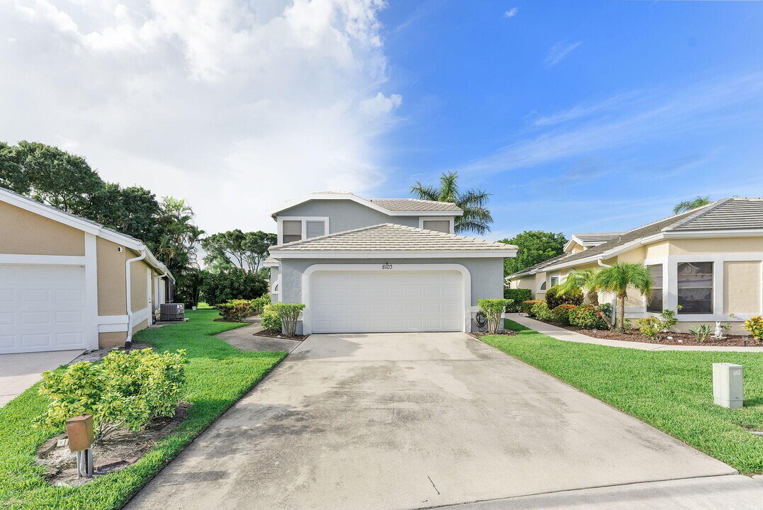 8103 Covington Ct in Greenacres, FL - Building Photo