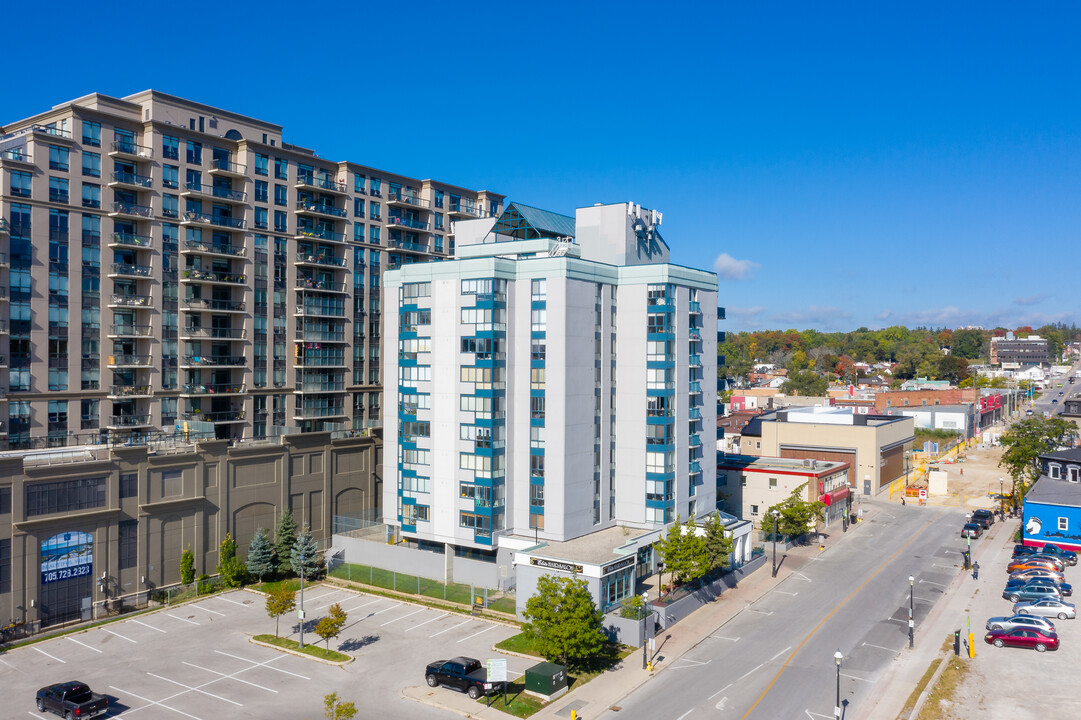 Harbour Pointe in Barrie, ON - Building Photo