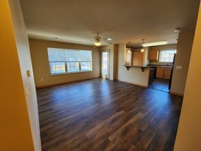 Cannery Square Apartments in Sun Prairie, WI - Foto de edificio - Building Photo