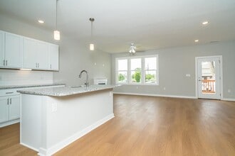 1588 Port Hills Dr in Harrisonburg, VA - Building Photo - Building Photo