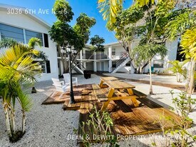 2 Bed/1 Bath - Unit 6 in St. Petersburg, FL - Building Photo