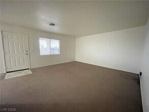 2209 James Bilbray Dr in Las Vegas, NV - Foto de edificio - Building Photo