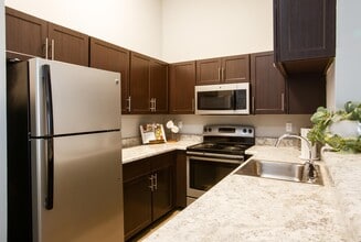 Centennial Crossing at Lenox Place in Goodlettsville, TN - Foto de edificio - Building Photo