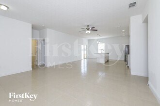 257 Elm Ct in Poinciana, FL - Building Photo - Building Photo