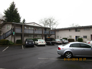 Villa de Clara Vista in Portland, OR - Building Photo - Building Photo