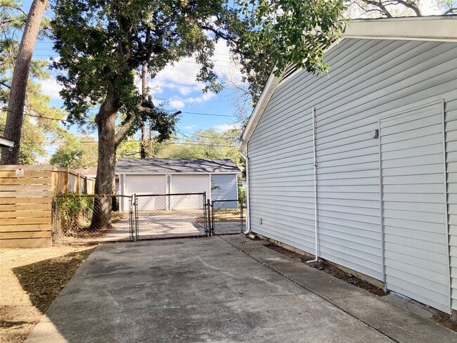 10124 Homestead Rd in Houston, TX - Building Photo - Building Photo