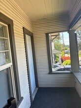 1115 SE Roberts Ave in Roseburg, OR - Building Photo - Building Photo